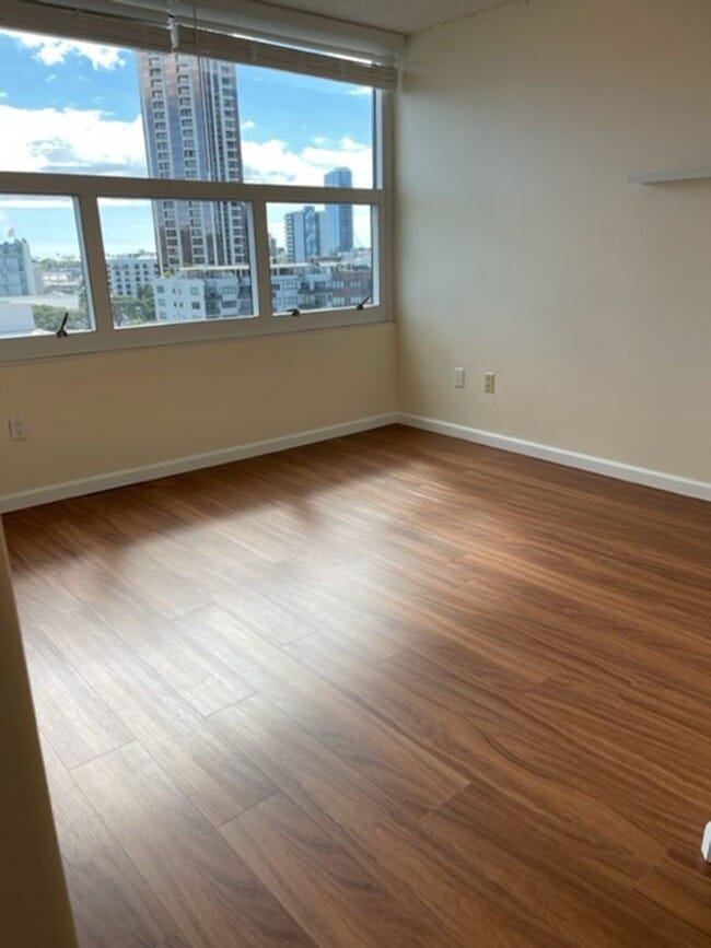 Building Photo - 1/1/1- One Archer Lane. Central AC!  WIFI & Cable included