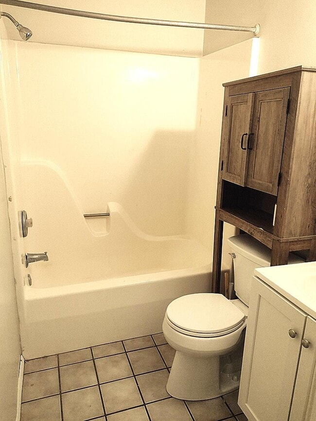 Building Photo - 101 E Ave B