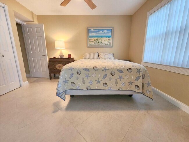 Building Photo - 6281 Bay Club Dr