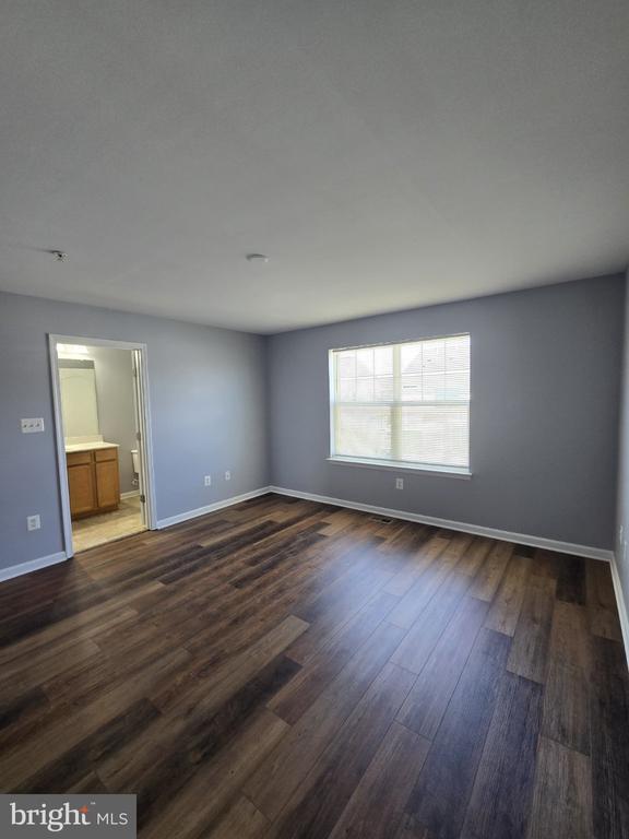 Building Photo - 7720 Village Park Dr