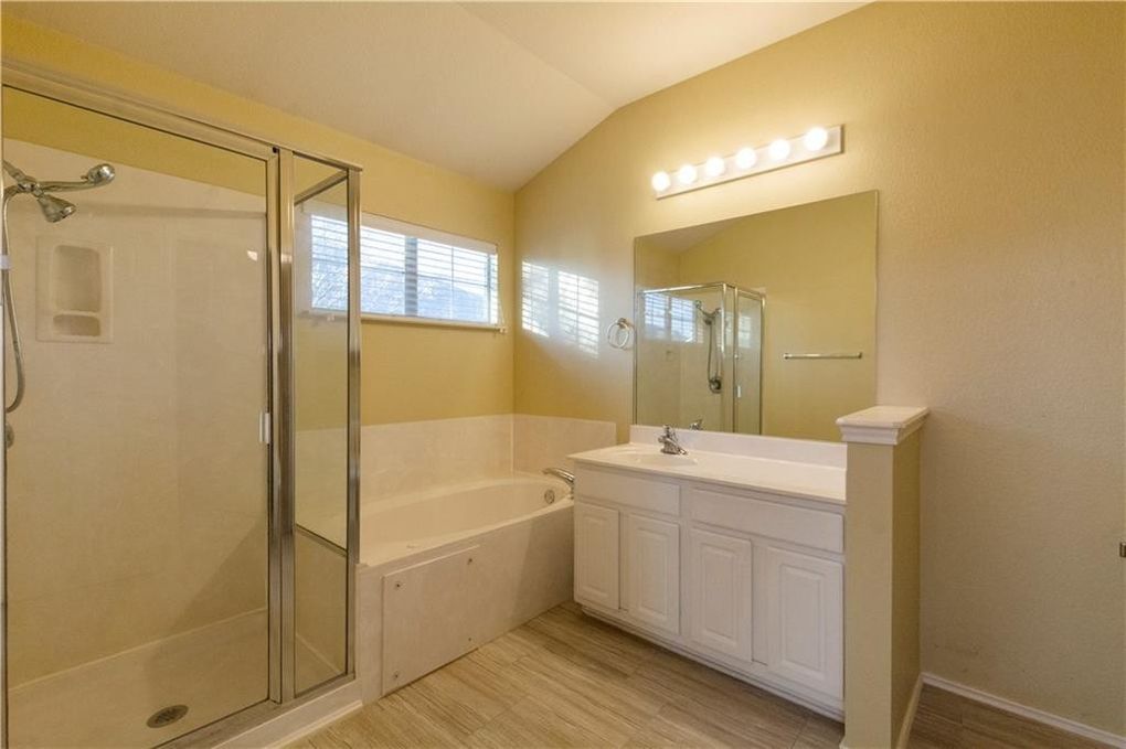 Master Bath 2 - 1900 Scofield Ridge Pky