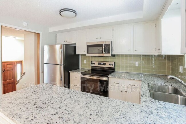 Building Photo - 1014 Lindenwood Ln