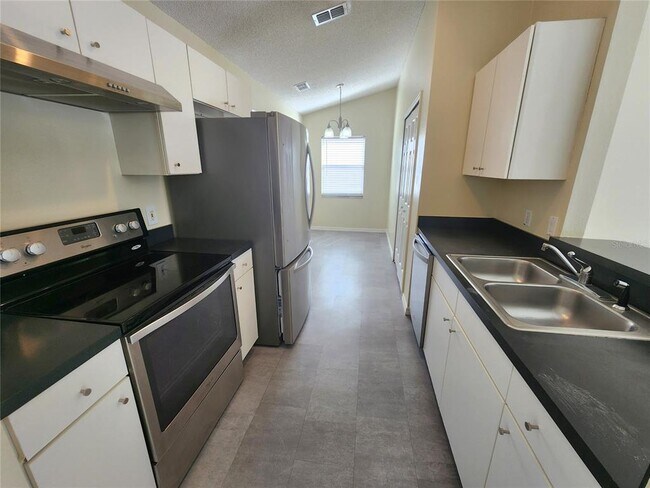 Building Photo - 705 Eagle Pointe S