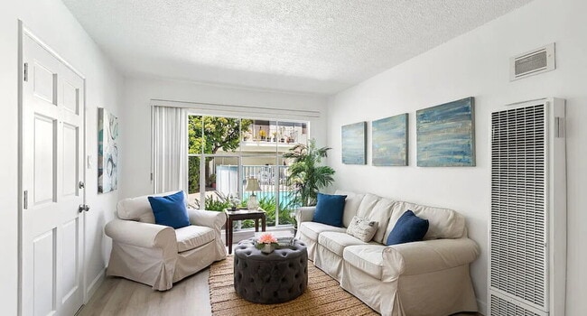 Building Photo - Modern Lifestyle Living Close to Santa Mon...