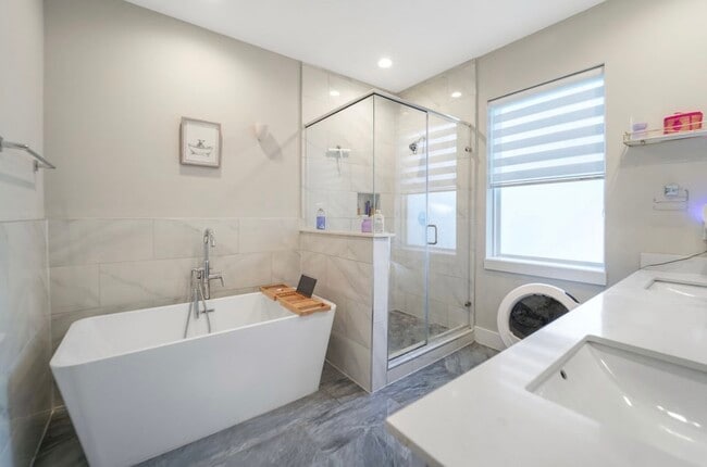 Building Photo - 622 Janisch Rd