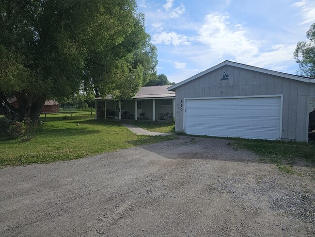 Building Photo - 980 Wenzel Ln