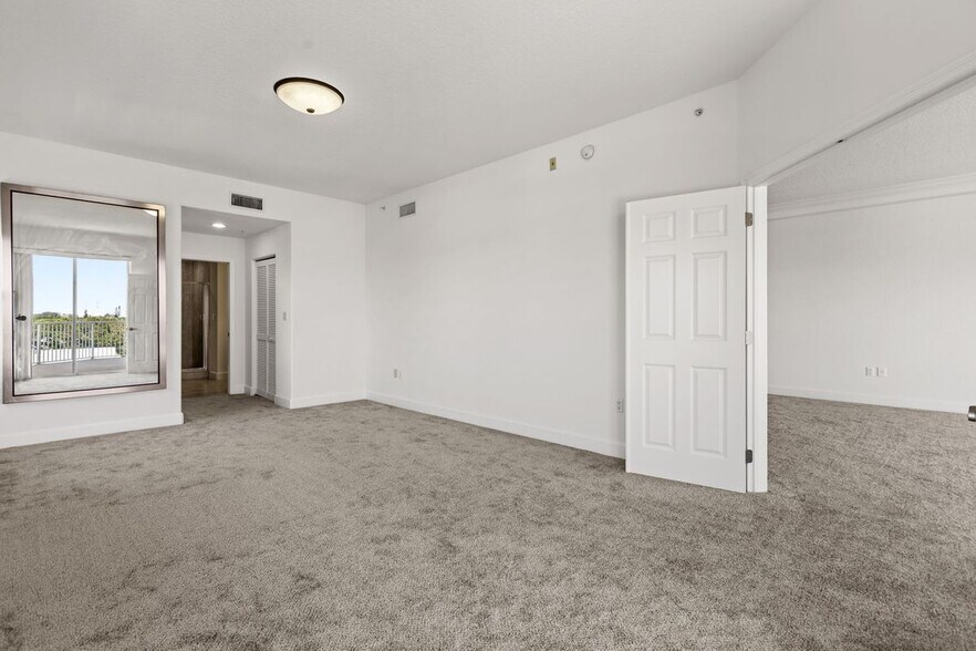 Building Photo - 807 Mystic Dr