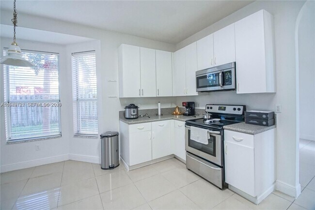 Building Photo - 2227 Portofino Ave