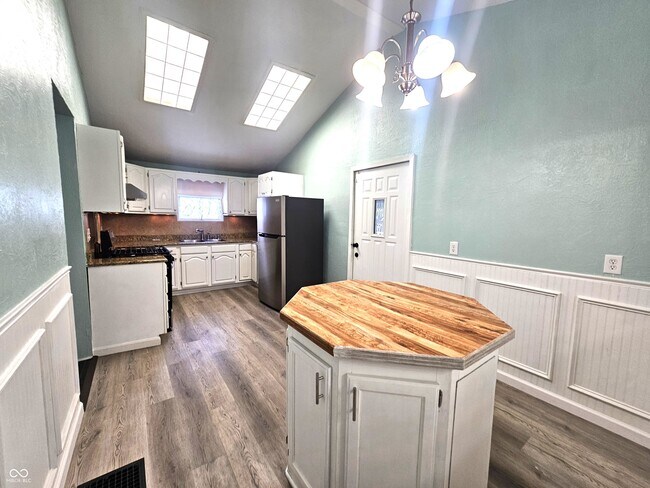 Building Photo - 2530 Lincoln St