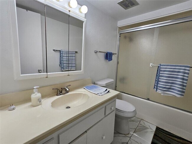 Building Photo - 7425 Bay Island Dr S