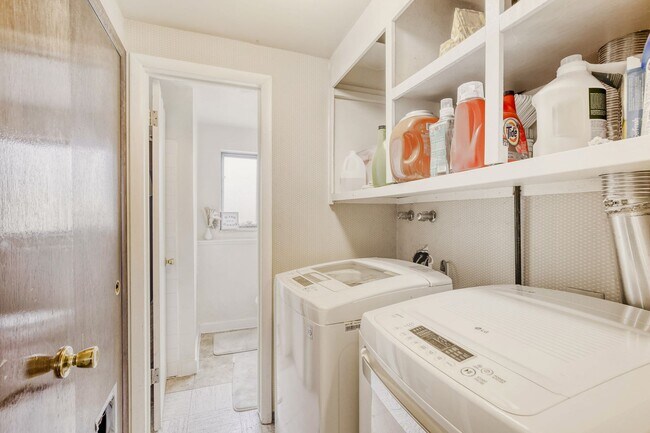 Building Photo - Spacious Cul-de-Sac Home Near CSU