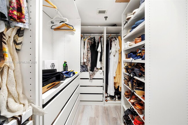 Building Photo - 9 Island Ave