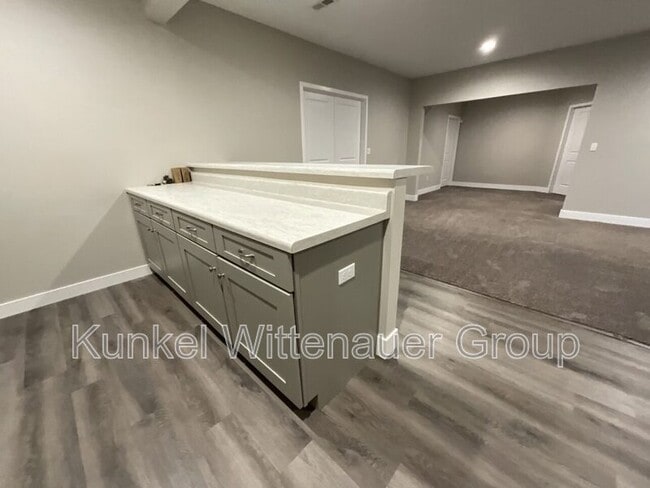 Building Photo - 1212 Hickory Point Dr