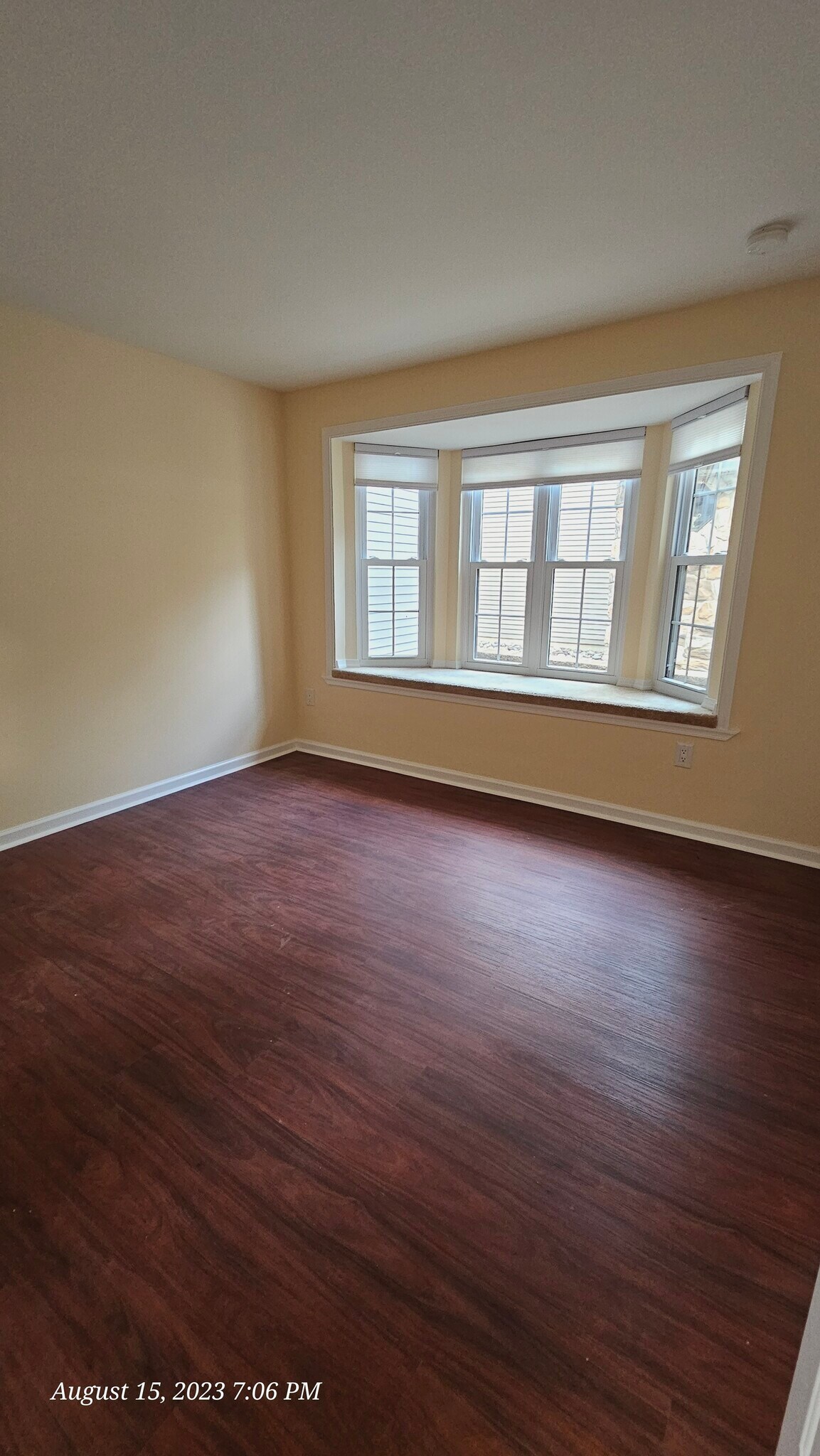 Building Photo - 451 Redbud Ct