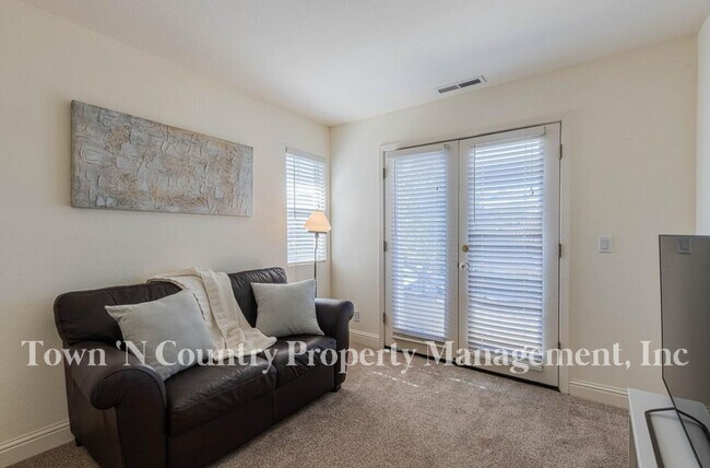 Building Photo - Luxury Las Palmas II Home with Upgrades, Flexible Living Space & Top School Districts