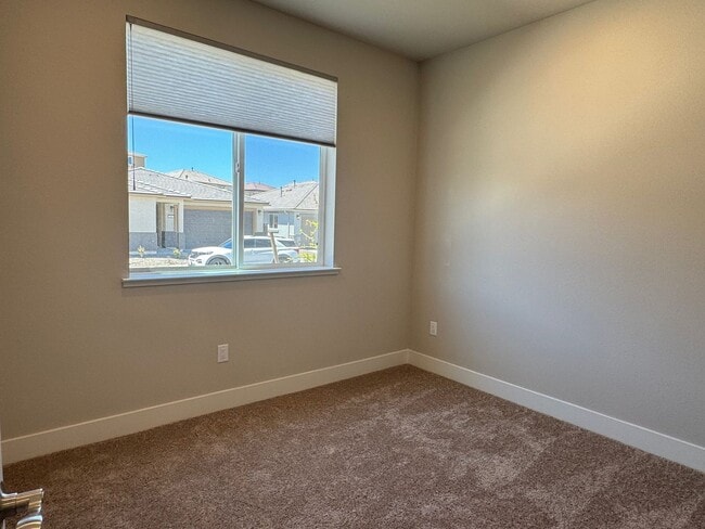 Building Photo - SINGLE STORY | 4 -bedrooms |3 baths | 1877...