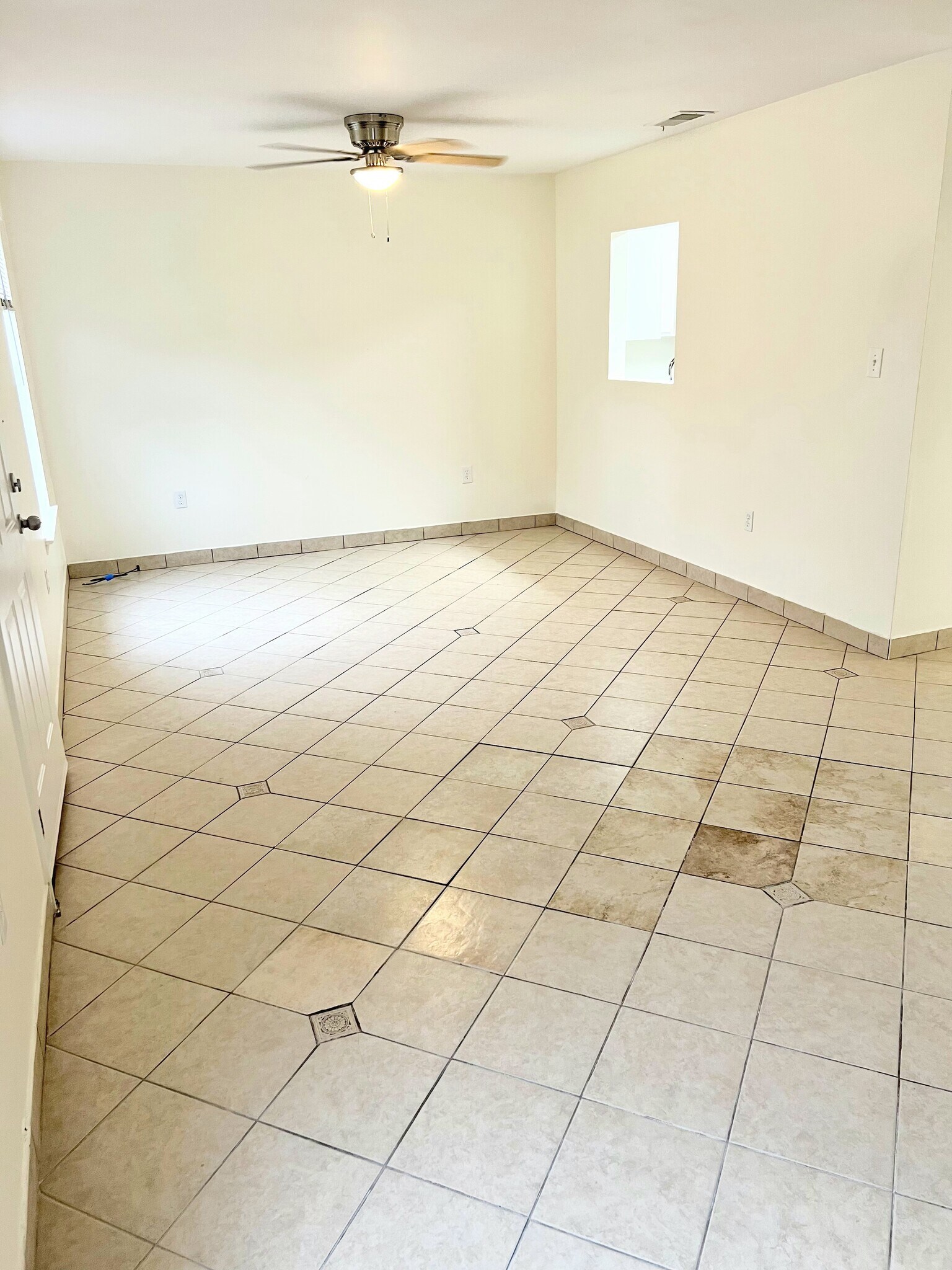 Building Photo - 123 Hunt Club Ct