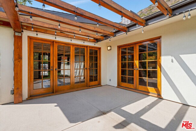 Building Photo - 5942 Paseo Cyn Dr