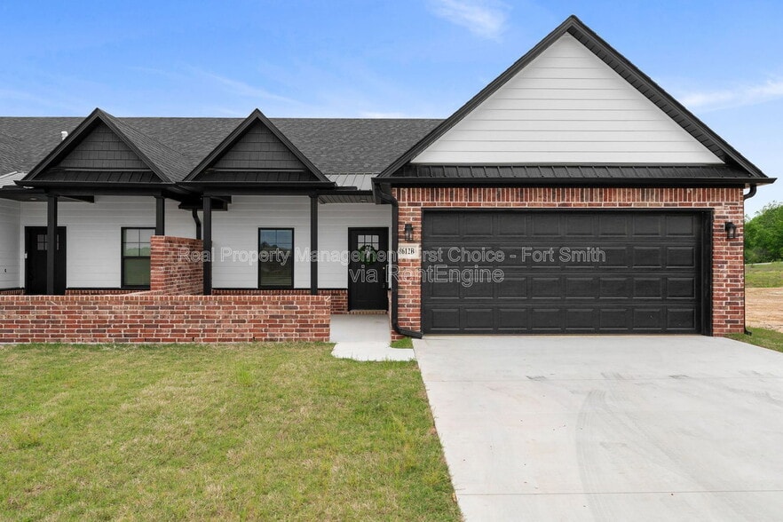 Building Photo - 8724 Cantera Dr