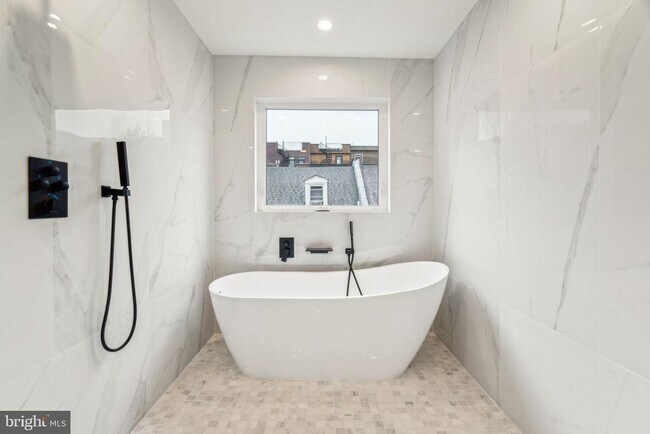 Building Photo - 1106 N Bodine St