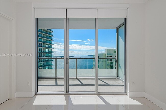 Building Photo - 1300 Brickell Bay Dr
