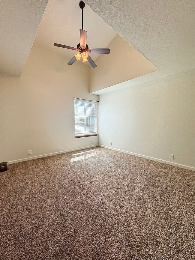 Building Photo - Beautifully Upstairs Condo at Ridgecrest Condominiums!! HOA Pool/Jacuzzi