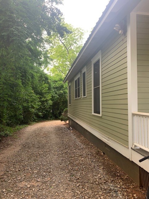 Building Photo - 493 Yonah Ave