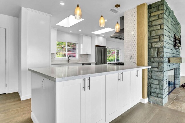 Building Photo - Gorgeous single story home in La Jolla wit...