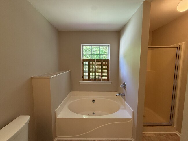 Building Photo - 221 Sherbrooke Dr