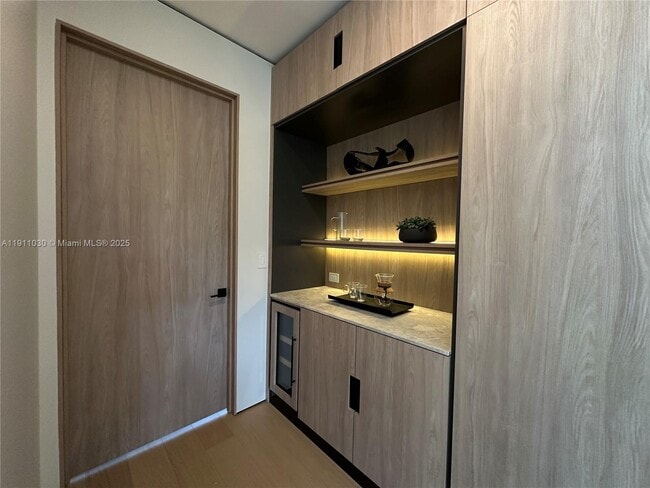 Building Photo - 1065 NE 119th St