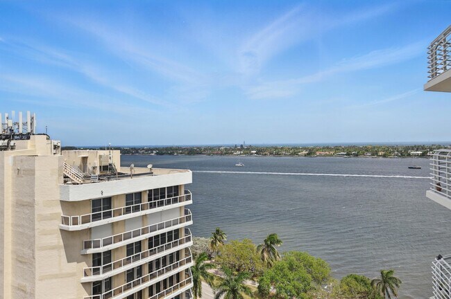 Building Photo - 1551 N Flagler Dr