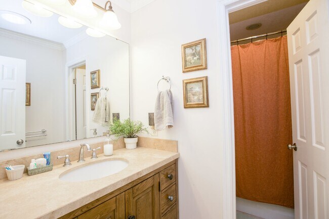 Building Photo - Spacious 3 Bedroom Home in Fayetteville, N...