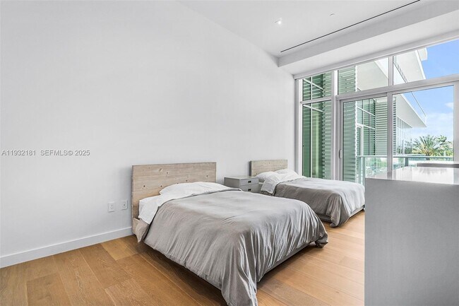 Building Photo - 4701 Meridian Ave