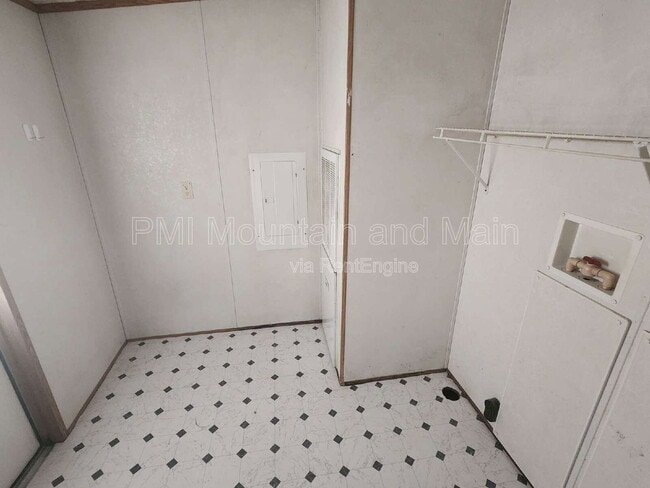 Building Photo - 9 Misty Mountain Way