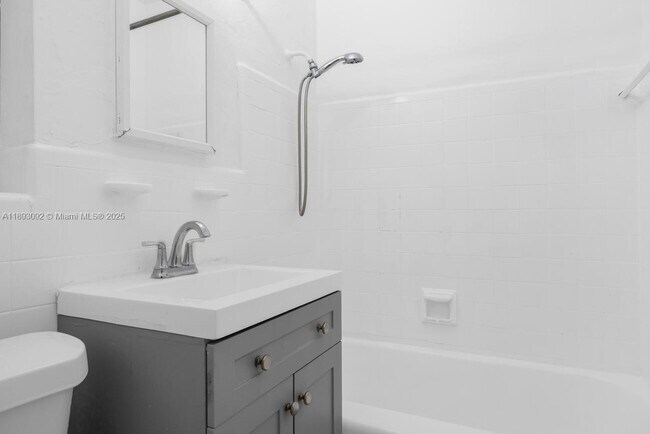 Building Photo - 550 NE 82nd Terrace