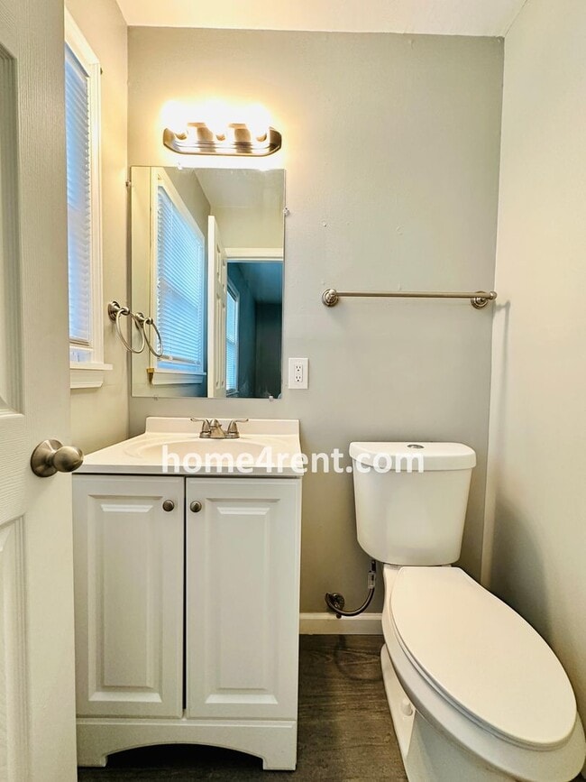 Building Photo - Ranch Style Home in KCMO w/ LVP Floors, SS Appliances and a Fenced Yard!