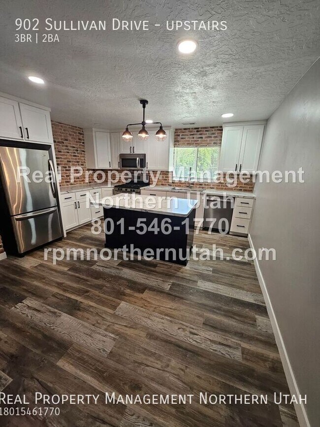 Building Photo - 902 Sullivan Dr