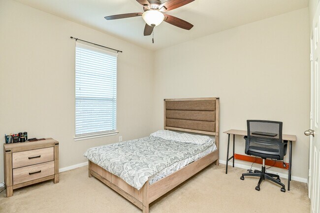 Building Photo - 15406 Key Crest Ln