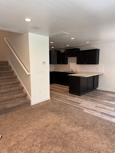 Building Photo - 14285 South Side Hill Ln