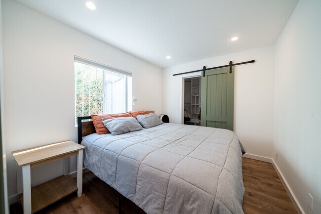 Building Photo - 2637 1/2 C St