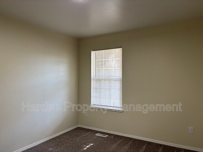Building Photo - 1422 Allante Pl