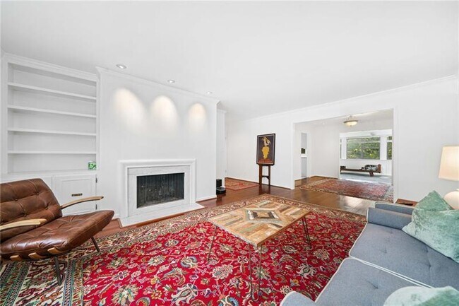 Building Photo - 52 Chaumont Square NW