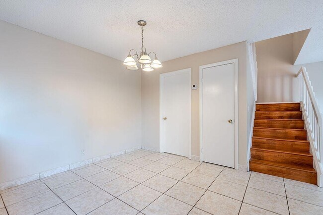Building Photo - 941 Springdale Cir