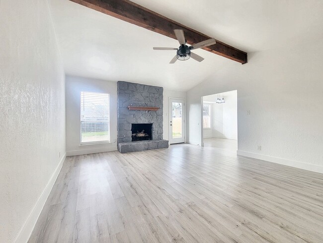 Building Photo - Beautiful 3 BR / 2 BA Home for Rent in Rou...