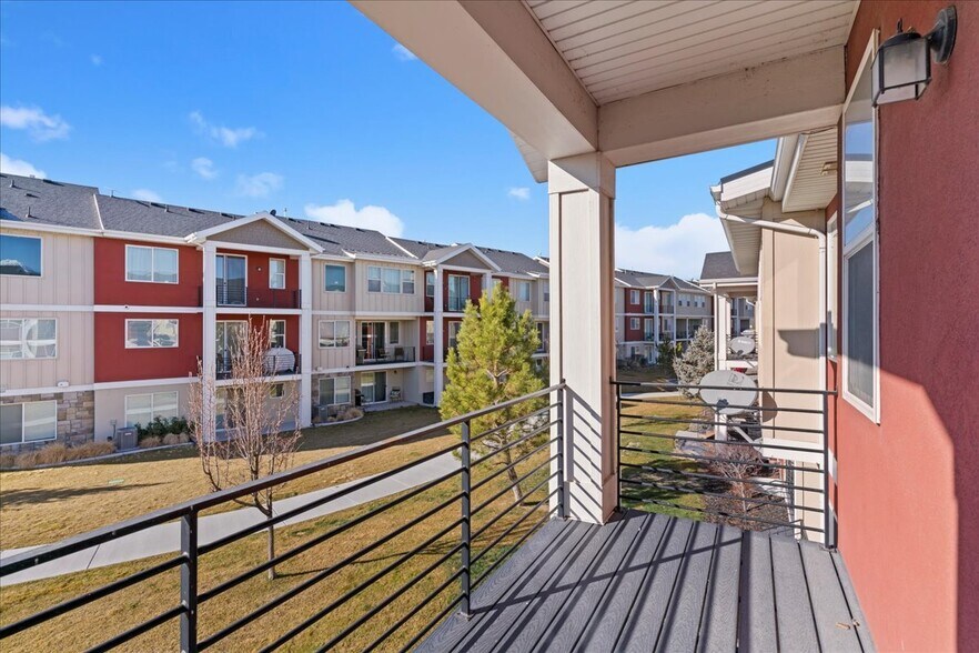 Building Photo - 2333 S Long Dr