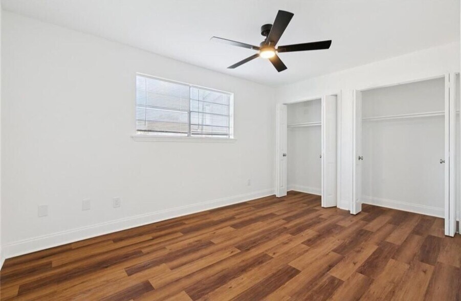 Building Photo - 2427 Octavia Dr