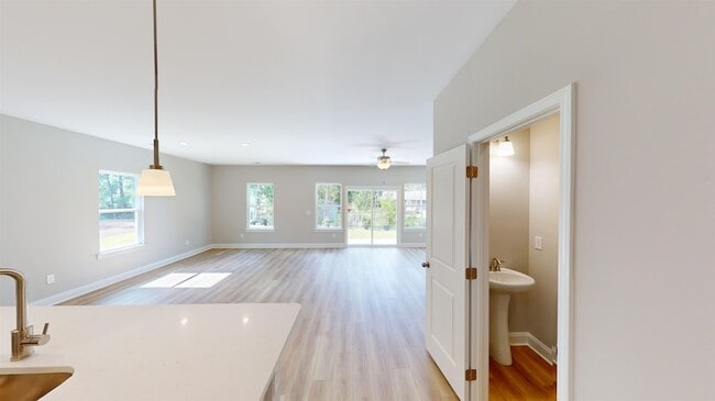 Building Photo - 1060 Moen Lp