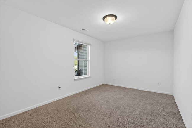 Building Photo - Modern 2-Bedroom Townhome