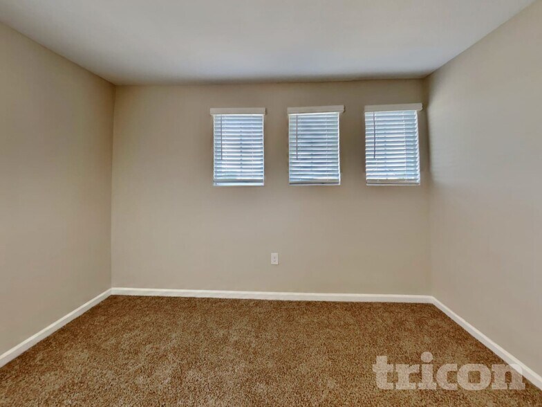 Building Photo - 311 Irving Bend Dr