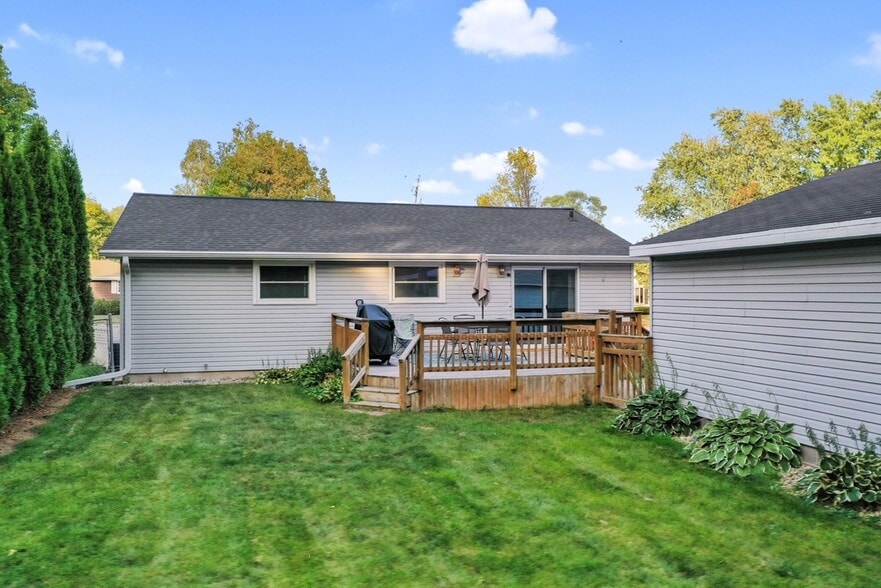 Building Photo - 1253 Roscoe St